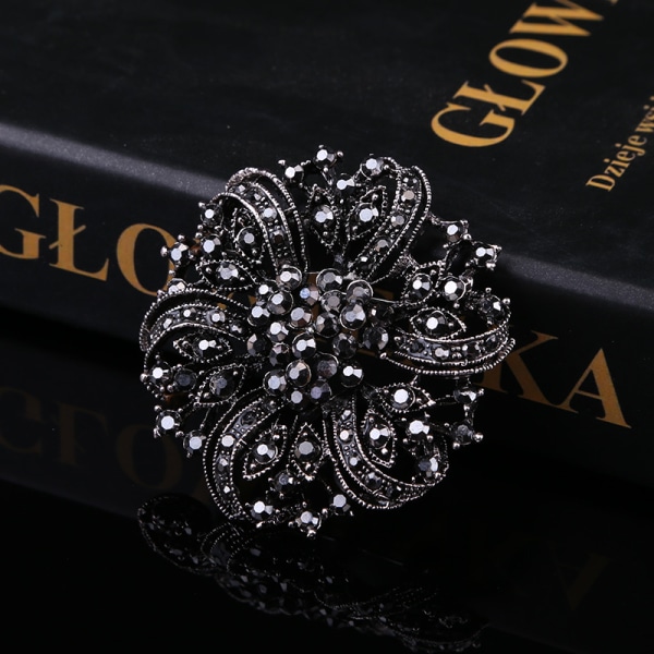 Nyckfull blomma bukett klar kristall brosch stift lyxlegering f