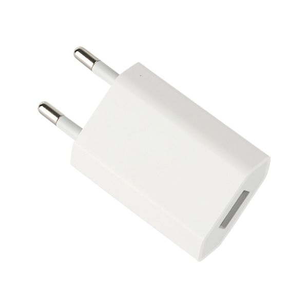 2 kpl USB-nopeaa laturia, USB-pistokkeella, (5V1A), valkoinen