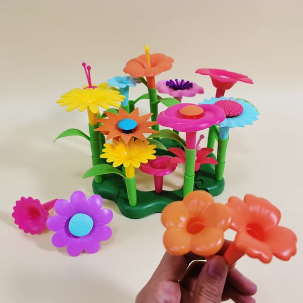 (52 PCS) Blomsterträdgårdsbyggleksaker för flickor 3 4 5 6 år gamla