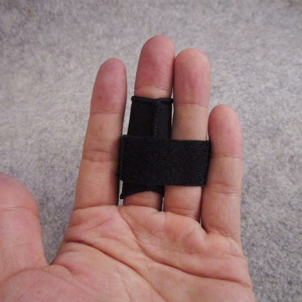 Set med 1 fingerskenor för att behandla skadade, svullna eller ur led