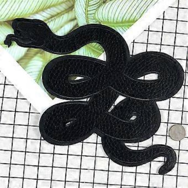 Orm Broderad Patch för Kläder Stryk på Sy Applikation Söt Patch Tygmärke DIY Klädtillbehör Svart