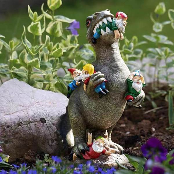 Udendørs havegnomstatue - Spisende dinosaur, humoristisk havegnom