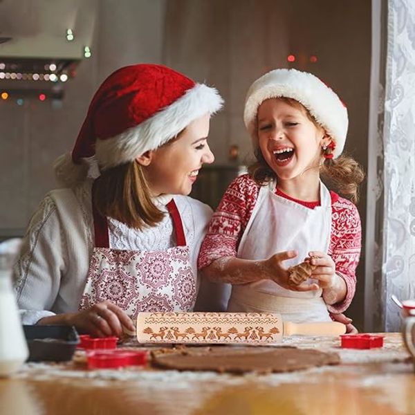Julklappar i form av nålrulle och trärullar