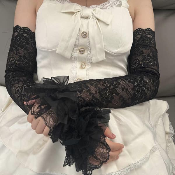 Tynde bobleærmer, skånsomme mod følsom hud, ellers sæsonens modestyling sort Black