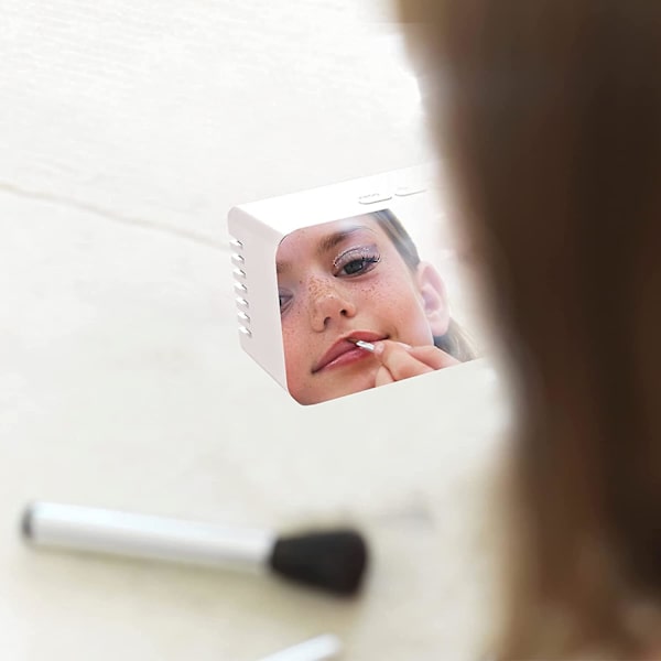 Creative Digital Mirror Alarm, Led Bedside Klocka med Temperatur, Snooze, Voice Control Makeup Mirror Justerbar Ljusstyrka Led Carousel Clock Dual Pu