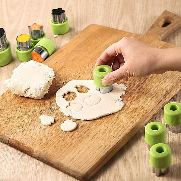 12 st Rostfritt stål Grönsaksfruktskärare Form Gör-det-själv tecknade djur Mini Cookie Cutter Form