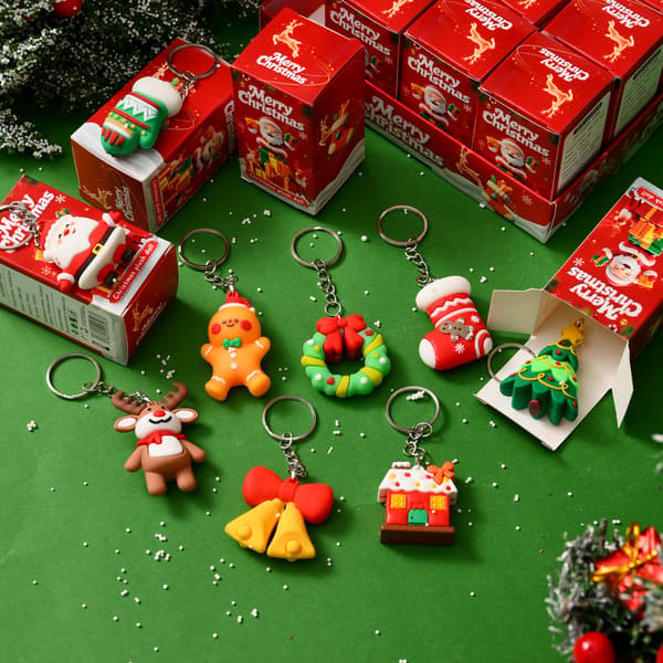 Julklappsset med nyckelringar - 12 unika designer - Presentask med gratis julgransprydnad