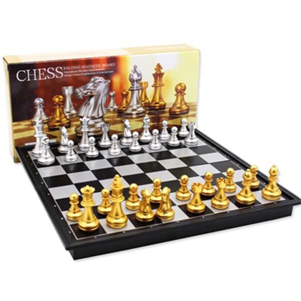 Medeltida Magnetiskt Schackset 32 Schackpjäser med Bräde