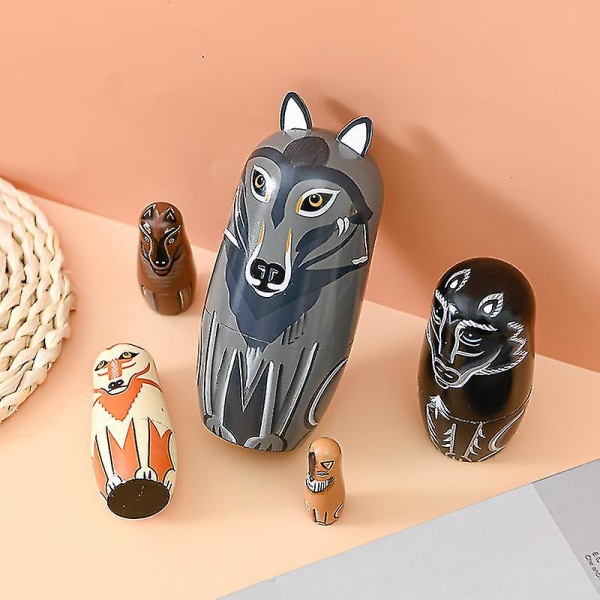 Handritade Wolf Matryoshka dockor Ryska häckande dockor i trä stapling dockor set med 5