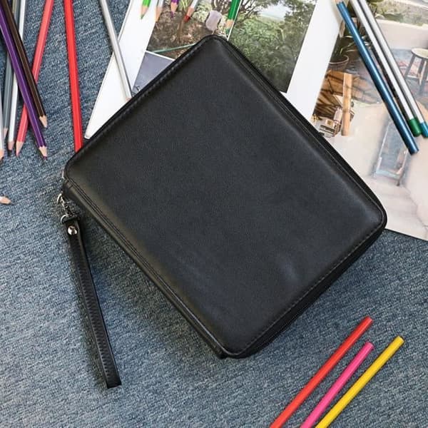 Penalhus - 184 PU-læder - Sort - Plads til 184 penne - Mål 24x20x8cm - Unisex