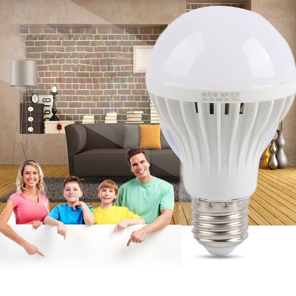 220V Lydsensor Pærer E27 LED Lamper Lyd Lyskontroll Auto Slå På/Av Nattlys Sensor Pære