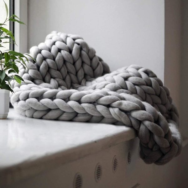 Flerfarvede fugle på et trådvindue, fugleserie ornamenter