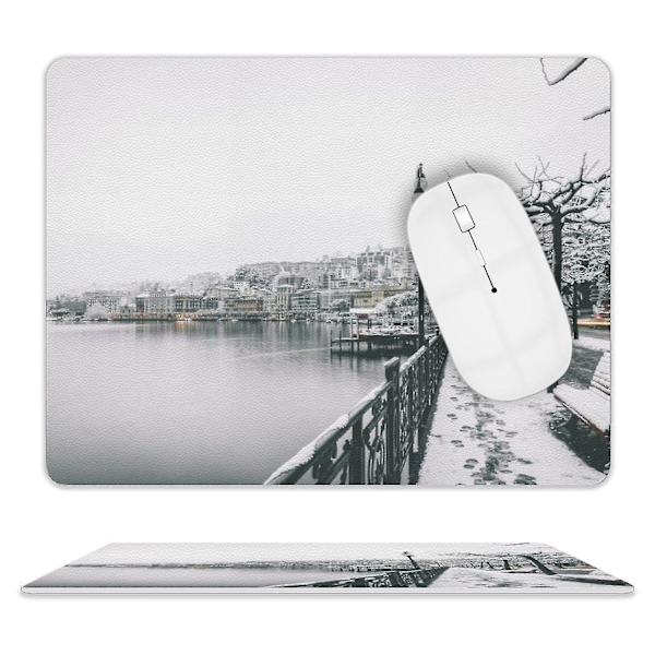 Snöig stad och överbryggar print vadderar