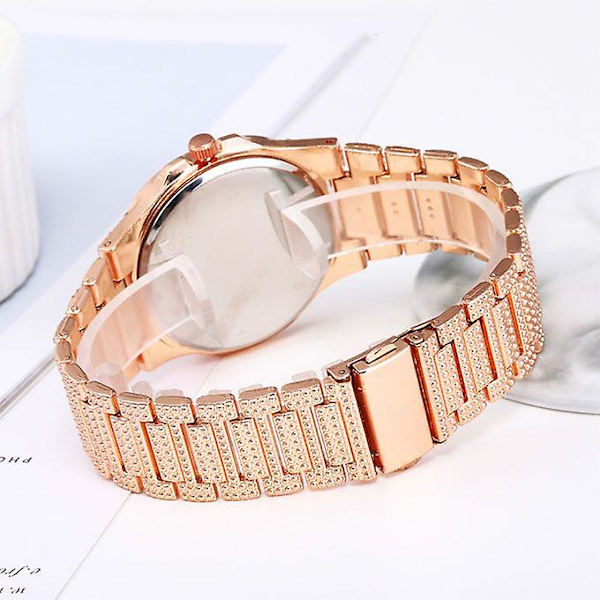 Ylellinen Rose Gold -rannekello