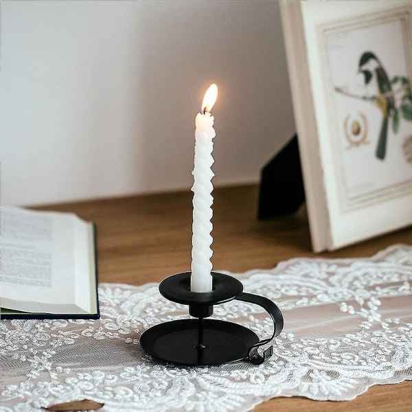 Retro Iron Candelabrum Yksinkertainen musta kynttilänjalka, kartiomainen kynttilä