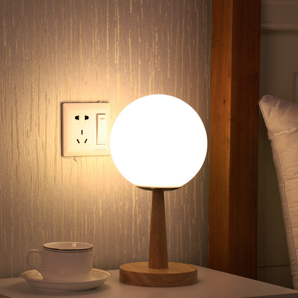 Bordslampa sladdlös utdragbar bambufot LED varmvit/vit H28cm