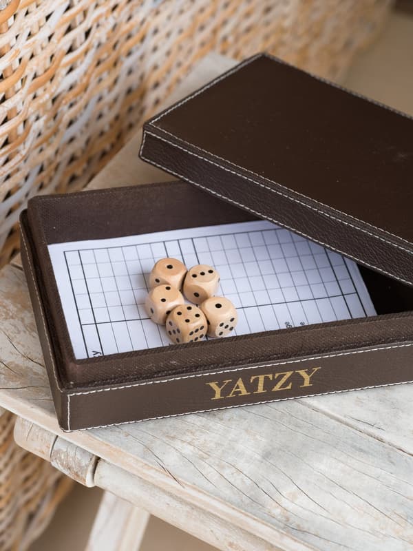 Eske i kunstlær - tilgjengelig i flere farger Rosa pink