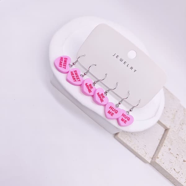 Sæt med Candy Heart Bogstav Øreringe, Akryl Statement Øreringe, 8 Par, Valentinsdagsgave
