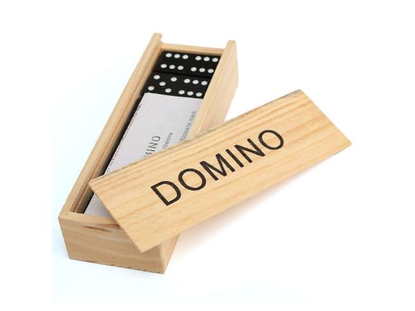 Dominopeli / Domino laatikossa – Puu