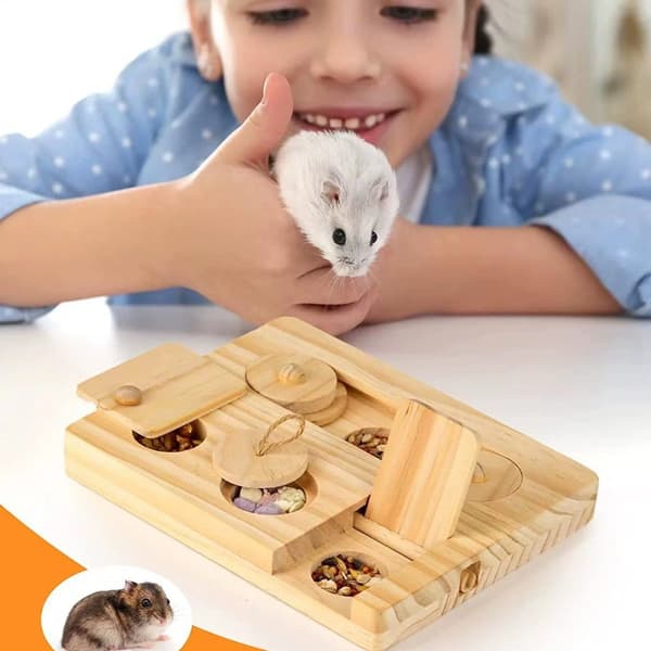 Hamster Træ Foder-Puzzle Legetøj - Lavet af naturligt træ, kan bruges som en interaktiv foderautomat.