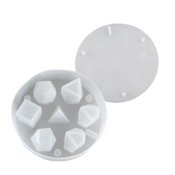 Silikonform for polyedriske terninger med graverte tall