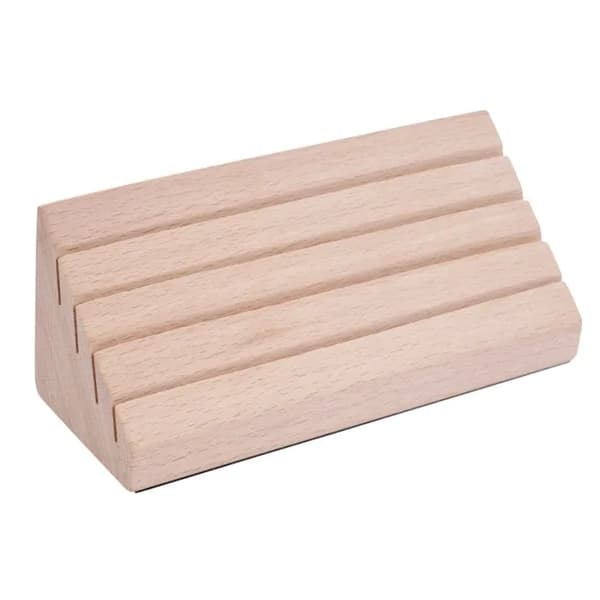 Pelimerkkien pidike pyramidimuotoisille pelimerkeille