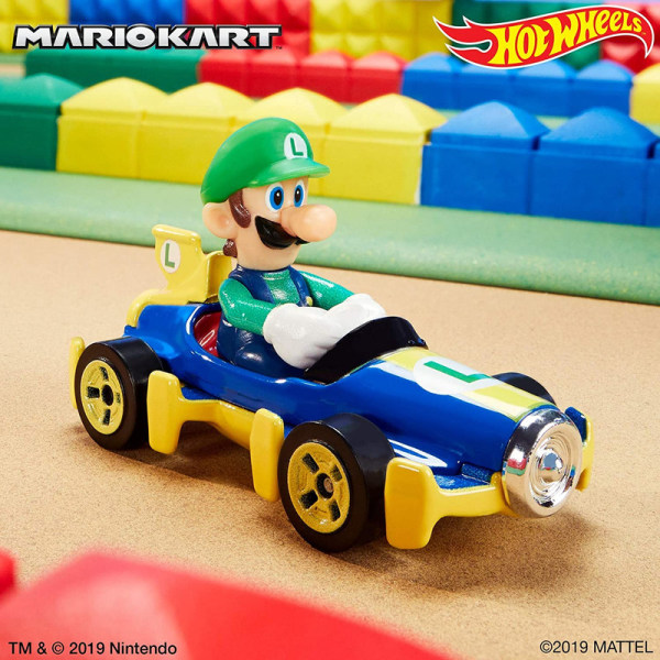Hot Wheels GBG27 - Mario Kart Replica 1:64 Diecast Luigi, Toy from 3 Years