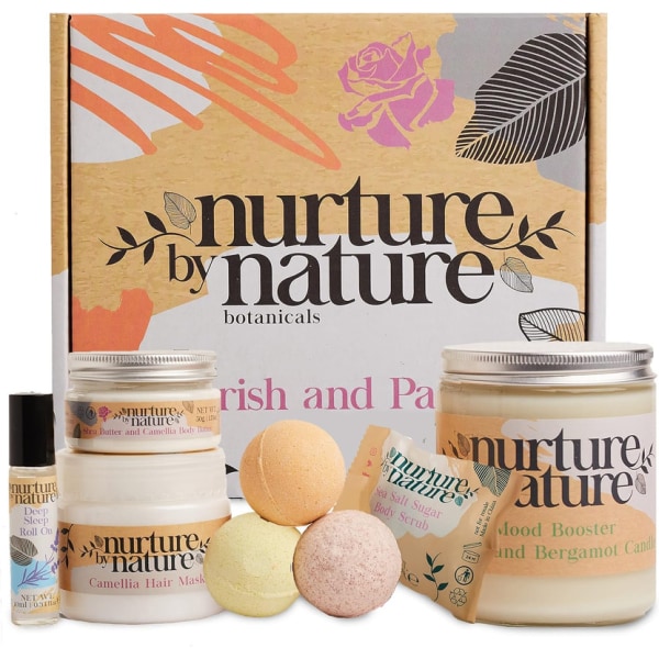 Avkopplande spa-presentförpackning från Nurture by Nature | Body Scrub, Body Butter Hårmask