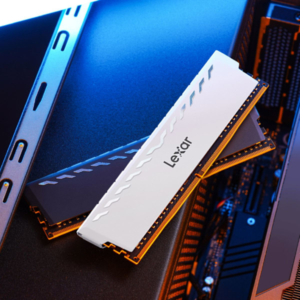 Lexar THOR 32G(16GX2)3600Mhz DDR4 UDIMM Stationär Minne Vit vit