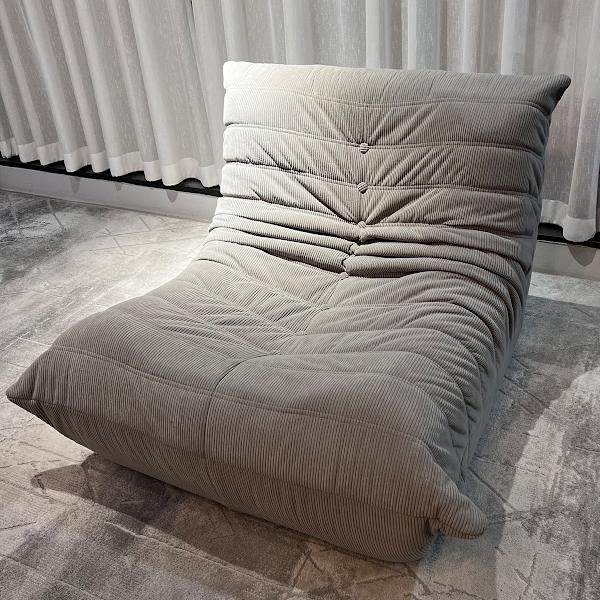 Togo Ensitssoffa - Ljusgrå - Ingen montering, Ergonomiskt helkroppsstöd, högdensitetsskum, Premium Soft-Touch-klädsel grå