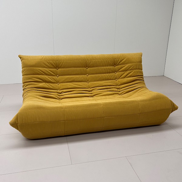 Togo Loveseat - Gul - Ingen montering, dubbelskikts skumkomfort, ergonomiskt stöd, mjuk tygklädsel gul