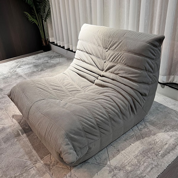 Togo Ensitssoffa - Ljusgrå - Ingen montering, Ergonomiskt helkroppsstöd, högdensitetsskum, Premium Soft-Touch-klädsel grå