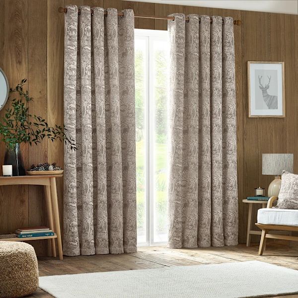 Furn Winter Woods Chenille Animals Öglettgardiner 168cm x 137cm Taupe 168cm x 137cm