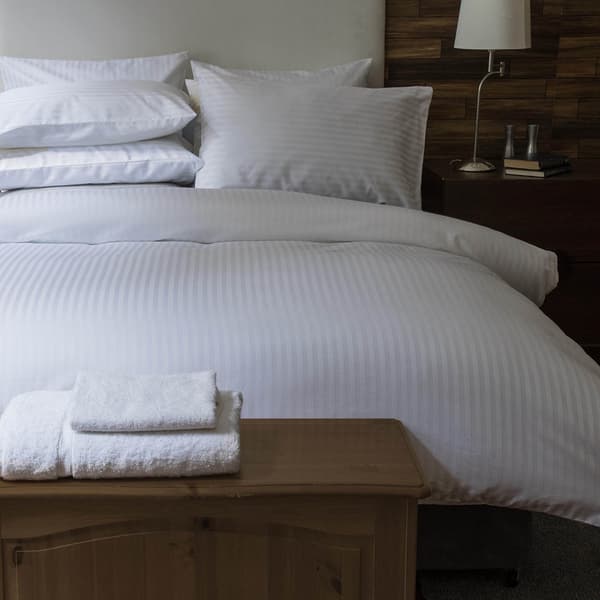 Belledorm 540 trådtäthet satinstriped påslakanset Kingsize White Kingsize