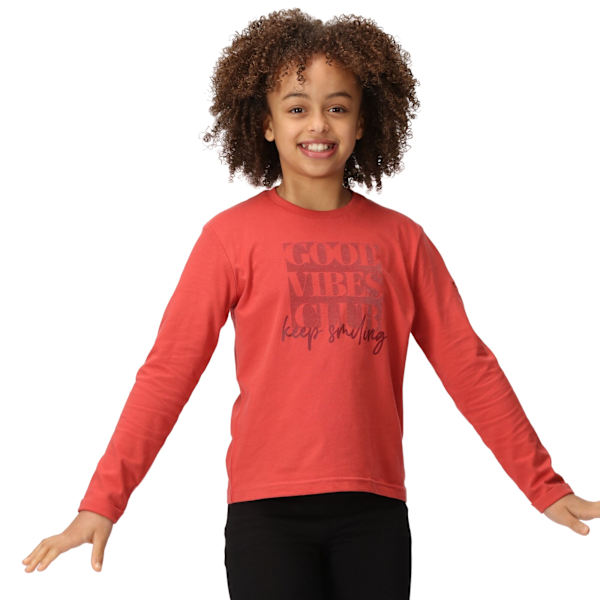 Regatta Wenbie III Good Vibes Club Långärmad T-shirt för Barn Mineral Red 9-10 Years