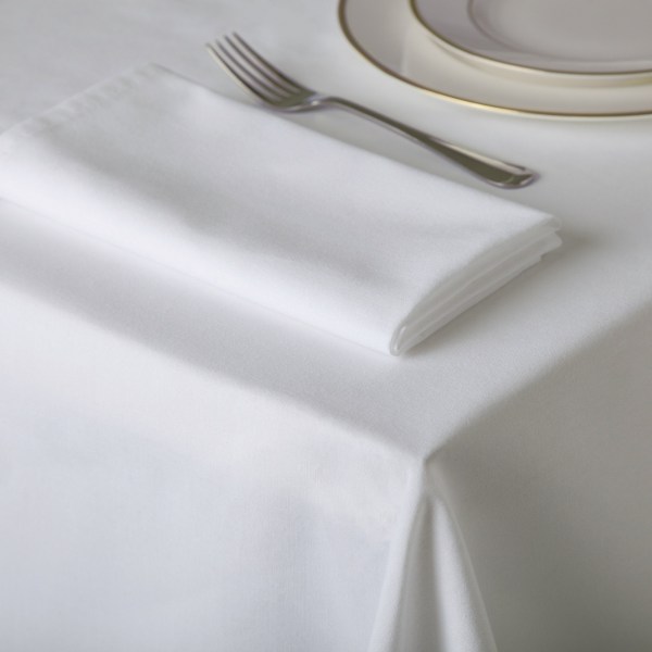 Belledorm Amalfi rektangulär bordsduk 132 x 230cm Vit White 132 x 230cm