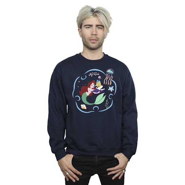Disney Herr The Little Mermaid Läser En Bok Sweatshirt L Marinblå Navy Blue L