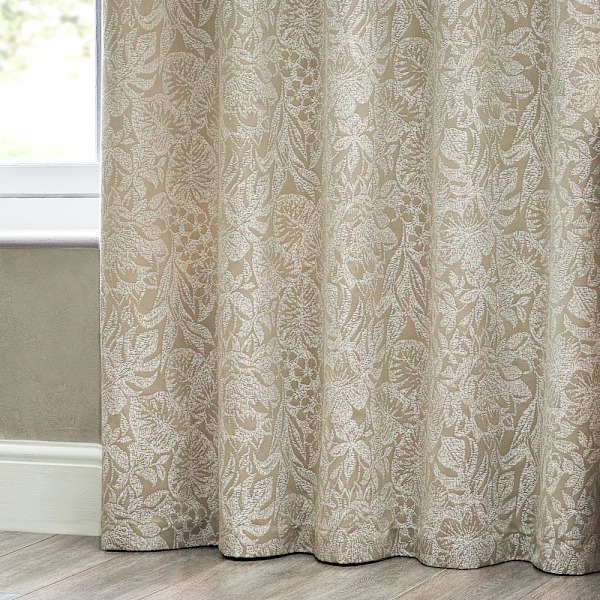 Wylder Bali Jacquard Botaniska Öglettgardiner 168cm x 183cm Na Natural 168cm x 183cm