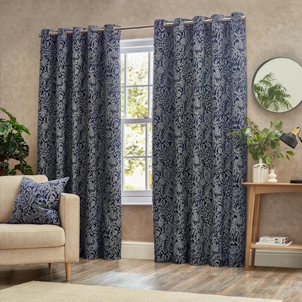 Wylder Bali Jacquard Botaniska Öglettgardiner 168cm x 229cm Mi Midnight 168cm x 229cm