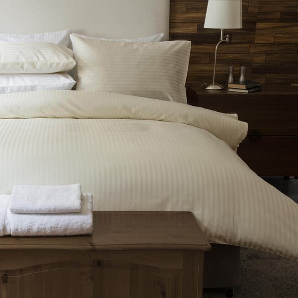 Belledorm 540 trådtäthet satinstriped påslakanset enkel Ivory Single