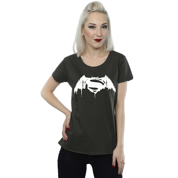 DC Comics Dam/Kvinnor Batman v Superman Beaten Logo Bomull T- Light Graphite S