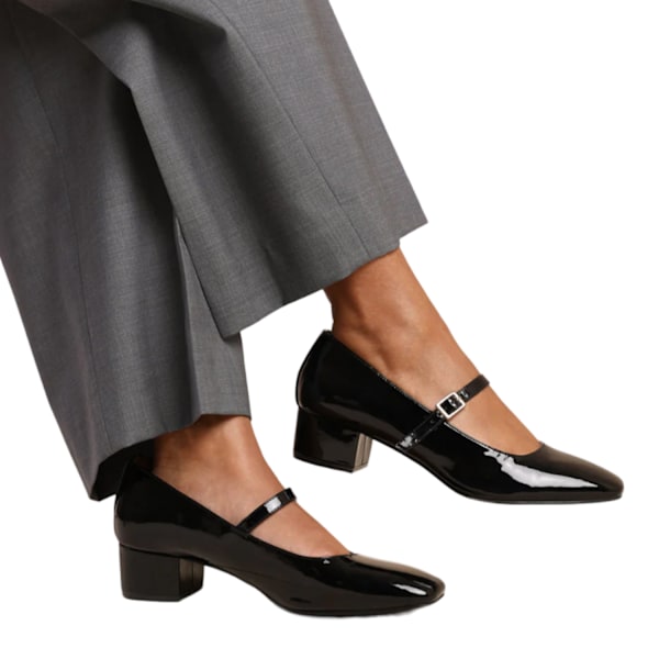 Var är det ifrån Dam/Dam Oslo Enstängd Spetsig Tå Låg Black Patent 8 UK