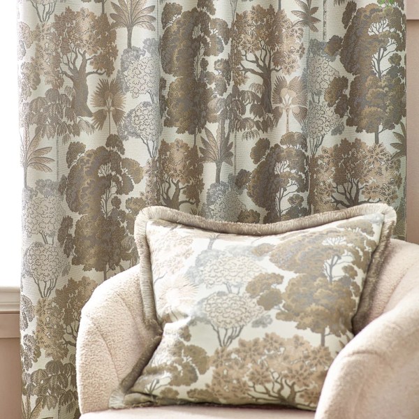 Wylder Woodlands Jacquard Blommiga Öglettgardiner 168cm x 229cm Natural 168cm x 229cm