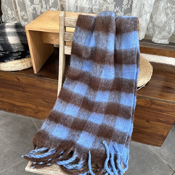 Vinterhalsduk i Mjuk Borstad Textil - Rutigt Mönster för Kalla Dagar one size