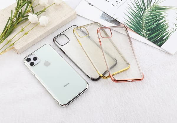 Galvanoitu TPU case iPhone 11 Pro , jossa 2 näytönsuojaa. Black