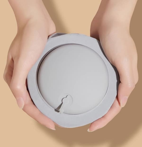 Uppblåsbar nackkudde – Tryckpump & kompakt design grå