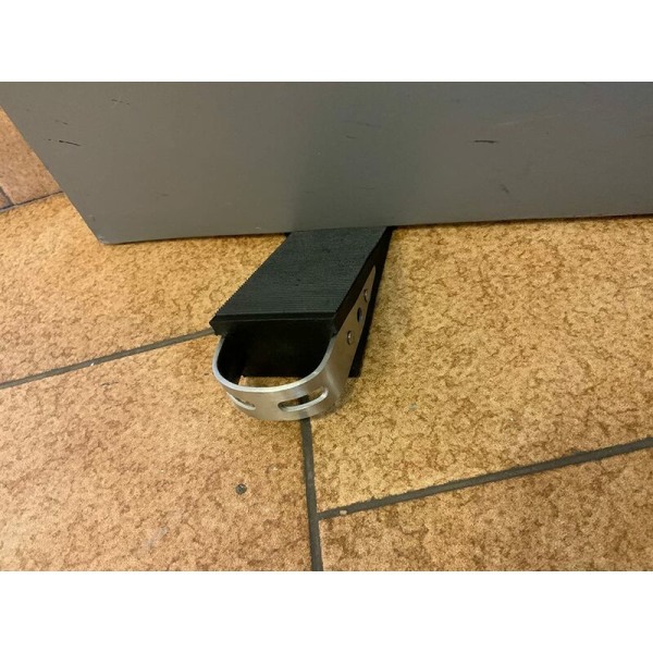 Laatikko 2 kovakumista välilevyä kiilamainen tulppa, jossa on metallilevykahvat Liukumaton ja anti-scratch oven tulppa CALPOR2c Lattialla seisova