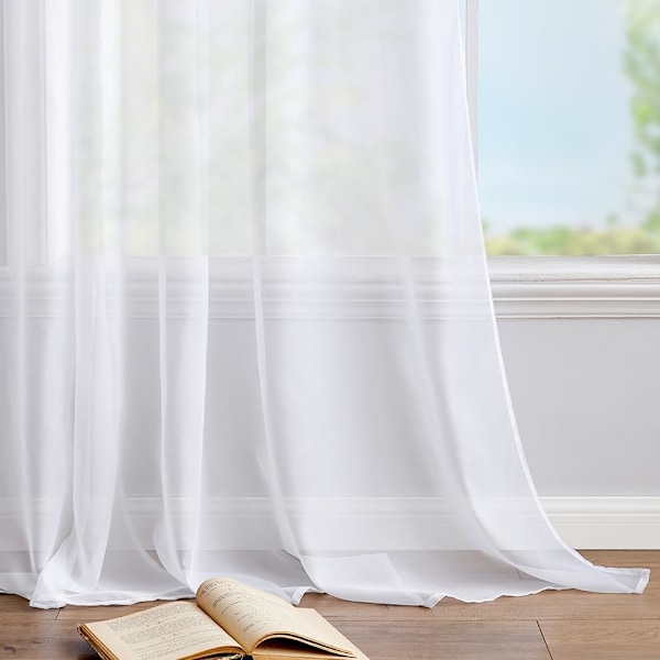 Erittäin pitkät valkoiset läpikuultavat verhot - 106\" pituus (2 kpl:n setti) - 54\" leveät purjerenkailla varustetut paneelit, valoa suodattavat makuuhuoneeseen ja olohuoneeseen