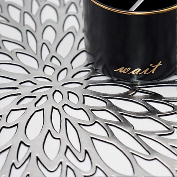 2026 Model, 4-Piece Silver Placemat Set, Round Perforated Placemat, Round Plastic Placemat.