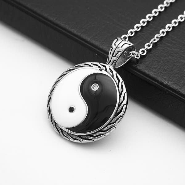 Ying Yang Halskæde i Sort og Hvidt Rustfrit Stål_Special Gift